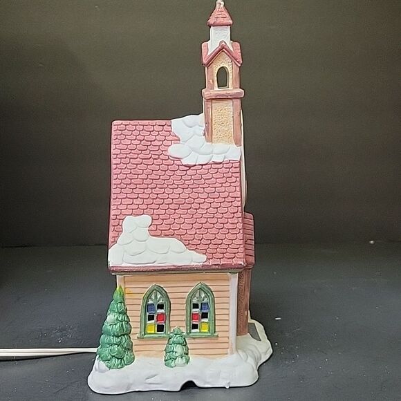VINTAGE 90s ST.NICHOLAS SQUARE "CHURCH" PORCELAIN LIGHTED BUILDING - Picture 5 of 9